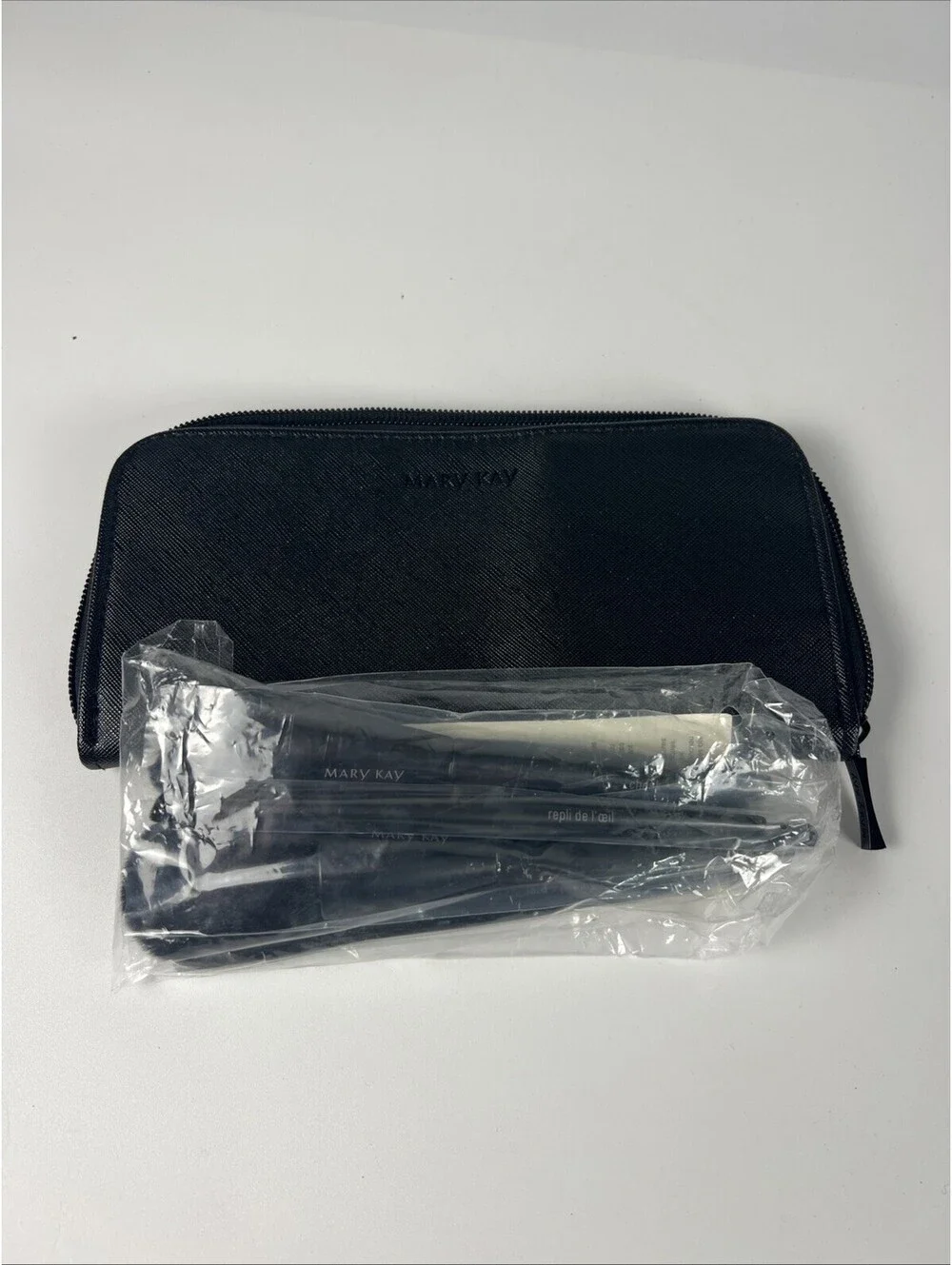 New-Mary Kay Essential Brush Collection: 5 Pro Synthetic Brushes & Case